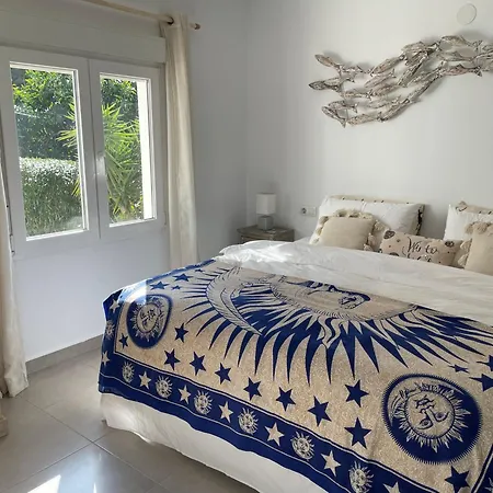 Aqua Vista Villa *