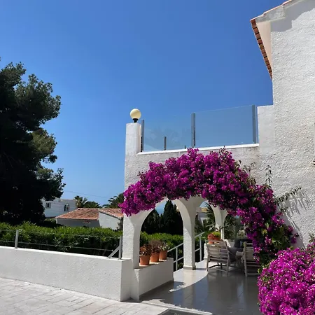 Aqua Vista Villa *