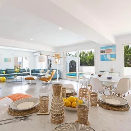Aqua Vista Villa *